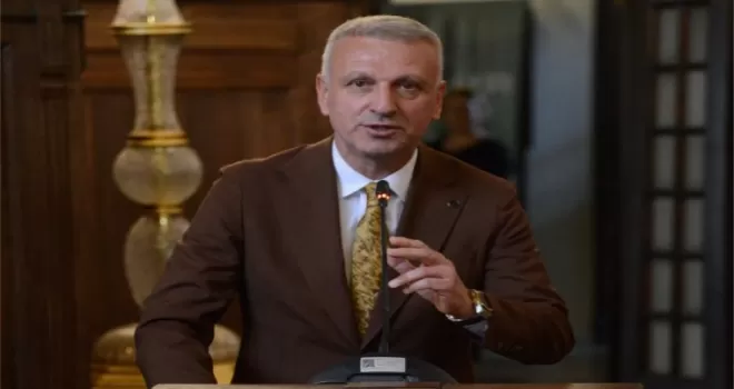 Başdanışman Saral istifa etti!