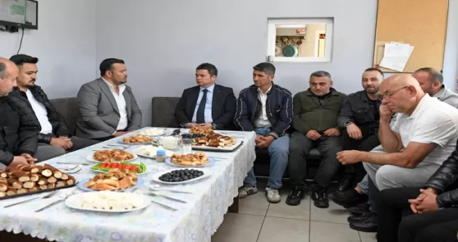 Başkan Aydın taksici esnafı ile kahvaltı yaptı
