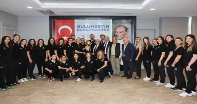 Başkan Bozbey’den şampiyon hentbol takımına övgü