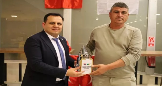 Başkan Durmuş, arıcılara körük dağıttı
