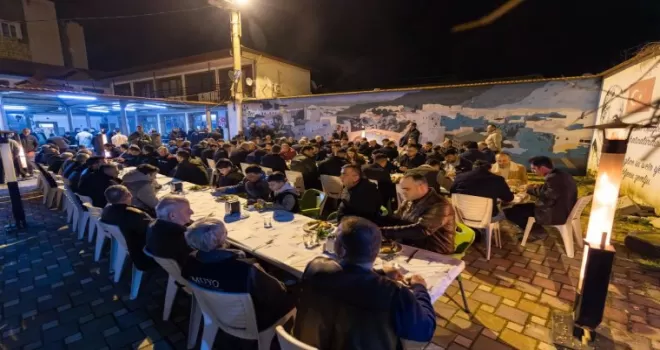 Başkan Tugay Kemalpaşalılarla sahur sofrasında buluştu