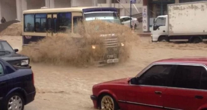 Başkent'te Sağanak Yağış Sonrası Birçok Yeri Su Bastı