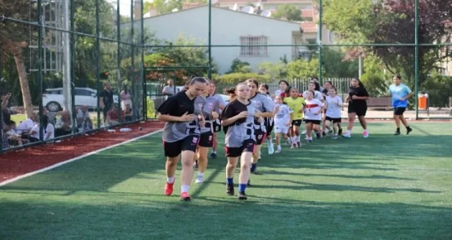 Başkentli kızlar sahaya indi