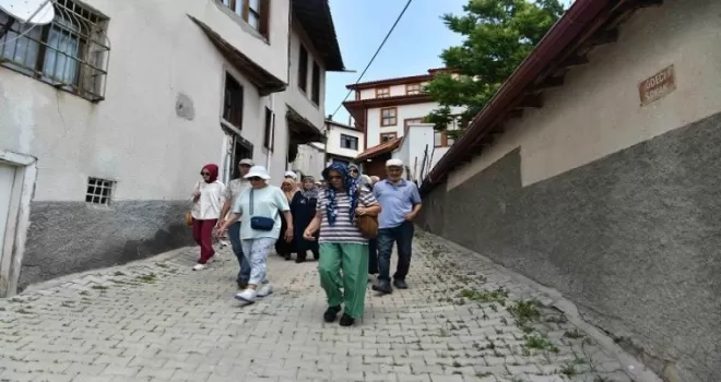 Başkentliler Ankara’yı ücretsiz ’Kent Gezileri’yle keşfediyor