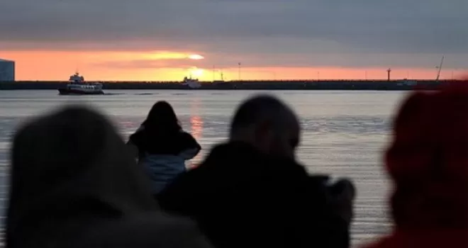 Batmayan Güneş, İzlandalı Müslümanları İkiye Böldü