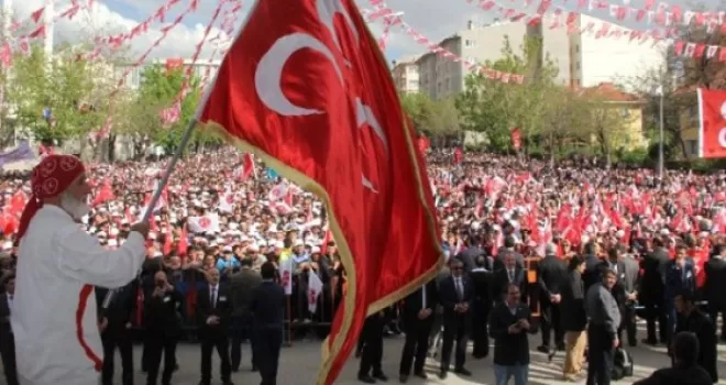 Bayraklı Dede, Emekli Maaşının Tamamını MHP'nin Mitinglerine Harcıyor
