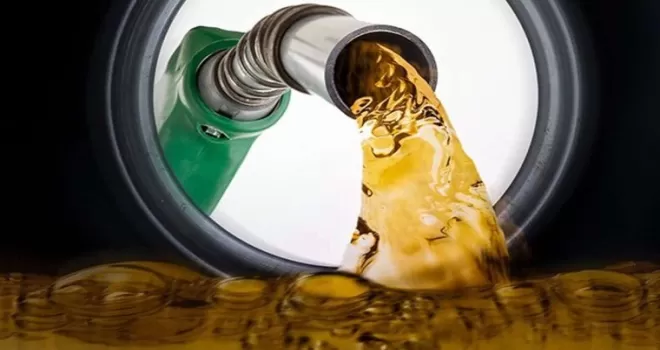Benzin fiyatlarına 1,50 TL zam! Motorin yolda