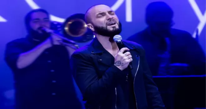Berkay’dan yağmura rağmen unutulmaz gece!