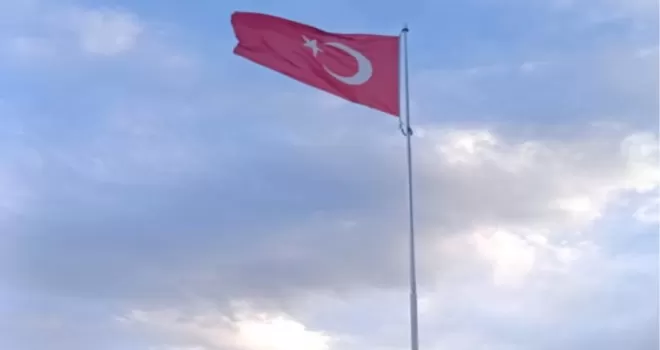 Bilecik Gümüşdere’de 20 metrelik Türk Bayrağı göklerde