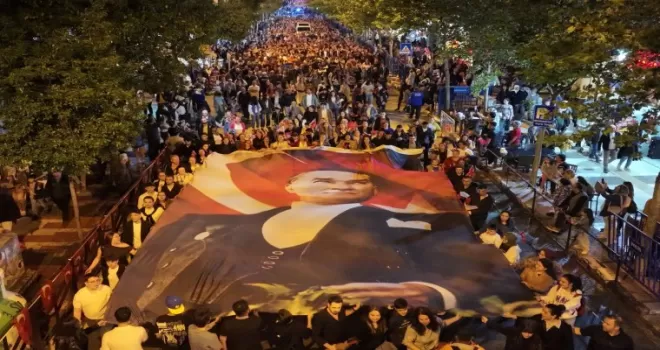 Binlerce Manisalı Festival kortejinde buluştu