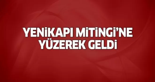 Boğazı yüzerek Yenikapı'ya geldi