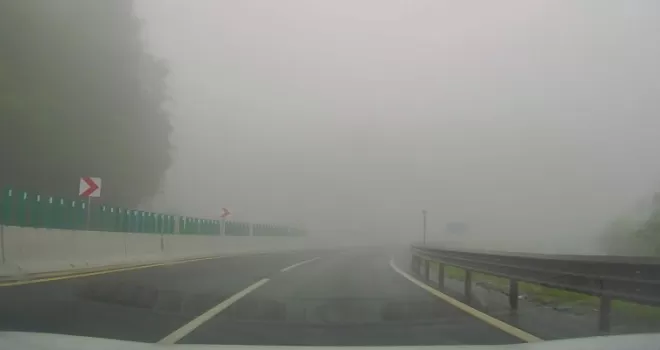 Bolu Dağı’nda sis görüş mesafesini düşürdü
