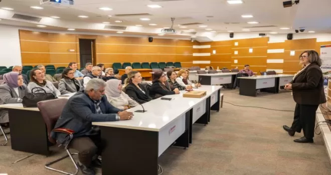 Bornova’da muhtarlara ’dijital dönüşüm’ eğitimi