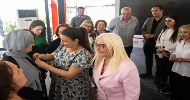 Bornova’da yeni üyeler CHP rozetlerine kavuştu