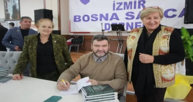 Boşnak Komutan Hociç kitabını İzmir'de imzaladı