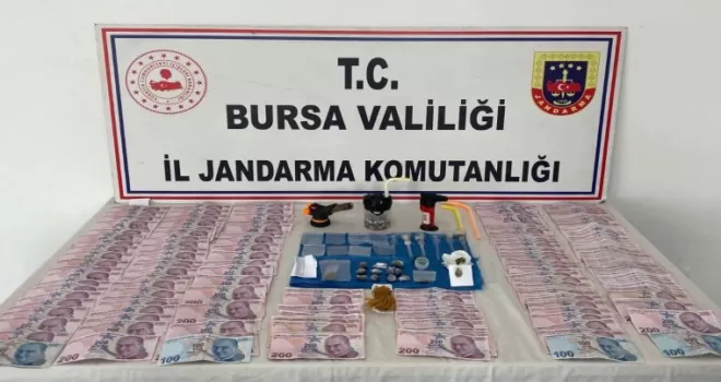 Bursa’da araçtaki zuladan çok sayıda madde çıktı