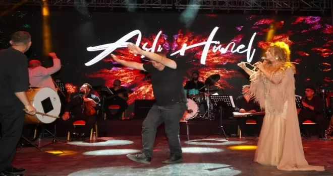 Bursa’da Aslı Hünel’den ’Açıkhava’da müzik ziyafeti