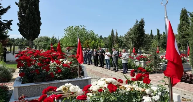 Bursa’da Başkan Vekili Biba’dan esnaf ve şehitlik ziyareti