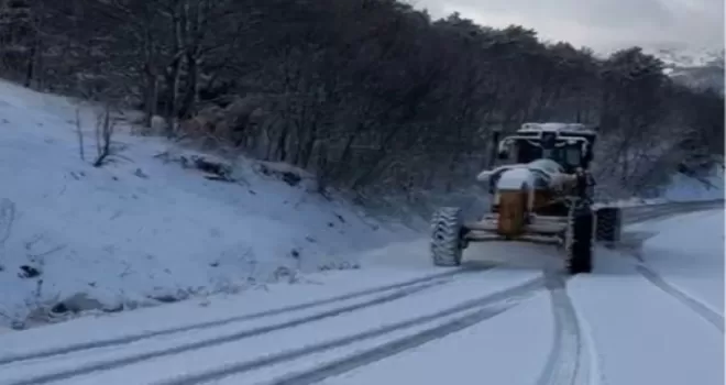 Bursa’da karla kaplı yollar Büyükşehir’le açılıyor