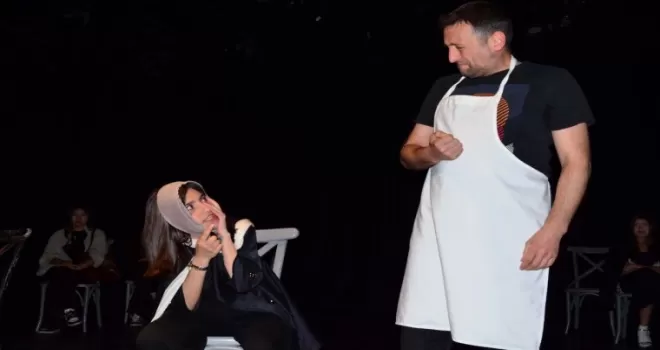 Bursa’da Kır Çiçekleri’nden “Sevgili Doktor” performansı