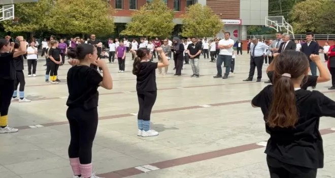 Bursa’da öğrenciler sağlıklı yaşam için hareket etti