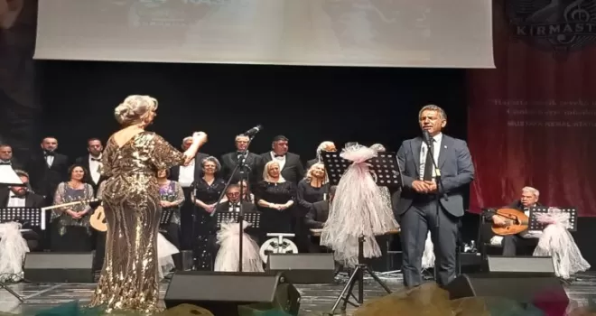 Bursa’daki konserde Belediye Başkanı parmak ısırttı