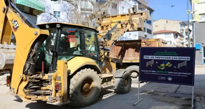 Bursa Gemlik’in köklü caddesinde önemli çalışma