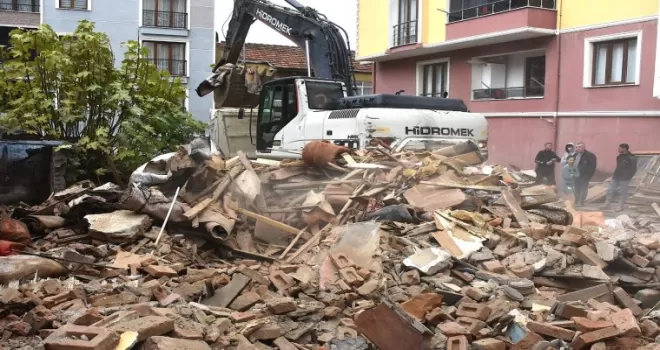 Bursa Gemlik’te metruk temizlik