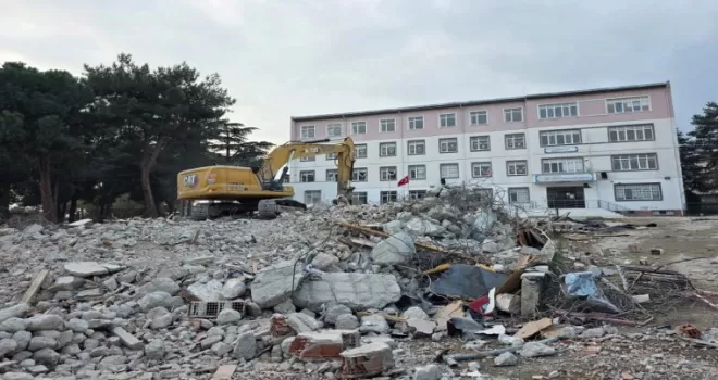 Bursa Hamitler’de 43 yıllık ortaokul yıkıldı... Yerine modern okul geliyor