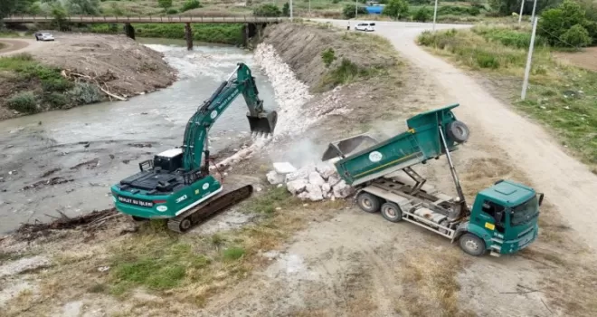 Bursa İnegöl’de dere ıslah çalışmaları sürüyor