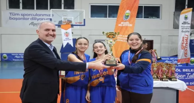 Bursa İnegöl’de sokak basketbolunda şampiyonlar kupalarına kavuştu