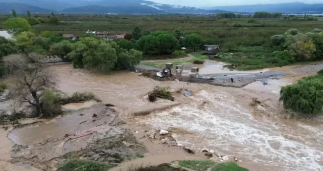 Bursa İznik’te Çakırca Deresi taştı! Tarım arazileri sular altında kaldı