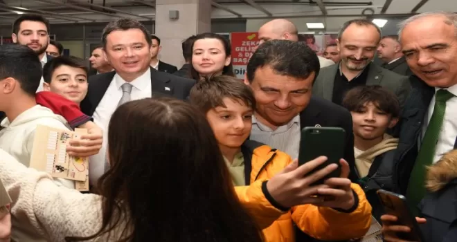 Bursa Kitap Fuarı’nda Osmangazi standına büyük ilgi