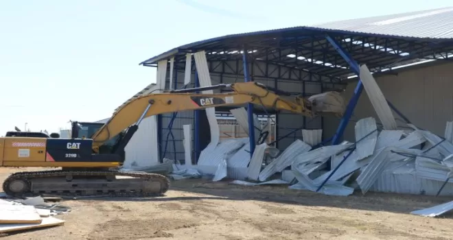 Bursa Nilüfer’de Akçalar’da 2 kaçak yapı yıkıldı