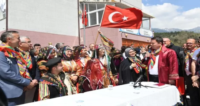 Bursa Osmangazi’de asırlık köy düğünü fethettti!