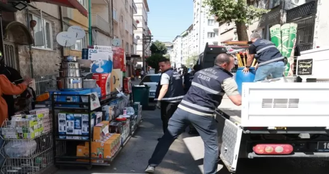 Bursa Osmangazi’de kaldırımlar işgalden temizlendi