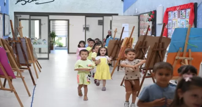 Bursa Osmangazi’de kreş öğrencilerinin karne sevinci