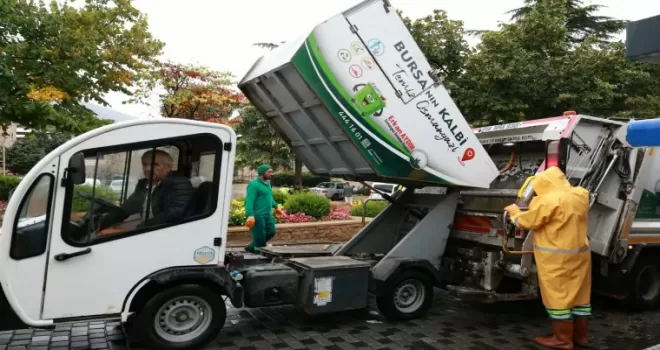 Bursa Osmangazi’de yağmur çamur demeden günde 1100 ton atık toplanıyor