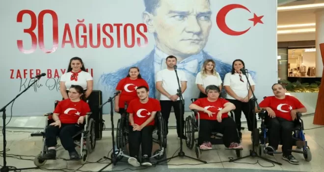 Bursa Osmangazi’de zafer türkülerle kutlandı