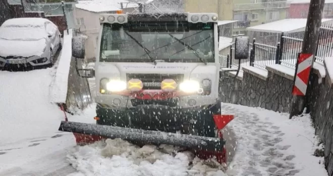 Bursa Osmangazi’nin yüksek kesimlerinde kar mesaisi