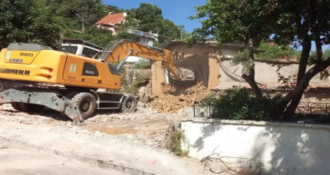 Bursa Osmangazi tehlikeli metruklara yıkım