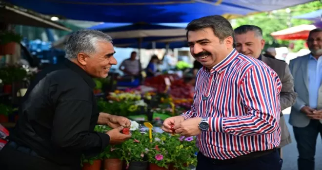 Bursa Yıldırım’da Başkan Yılmaz pazarda bayramlaştı