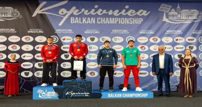 Bursa Yıldırımlı güreşçiler Balkan Şampiyonası’ndan madalyalarla döndü