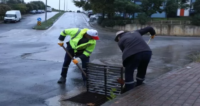 Çayırova’da yoğun yağmur mesaisi
