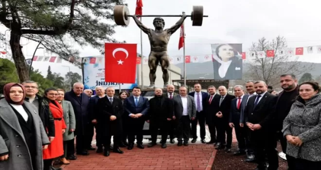 Cep Herkülü’nün heykeli dikildi