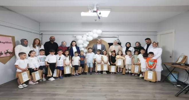 Çocuk kulübü öğrencileri karnelerine kavuştu
