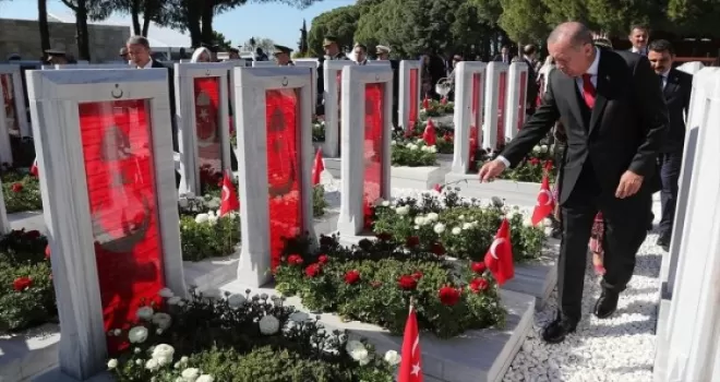 Cumhurbaşkanı Erdoğan Şehitler Abidesi'nde düzenlenen törene katıldı