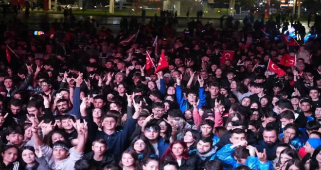 Cumhuriyet coşkusu Kocaeli’de yağmur tanımadı