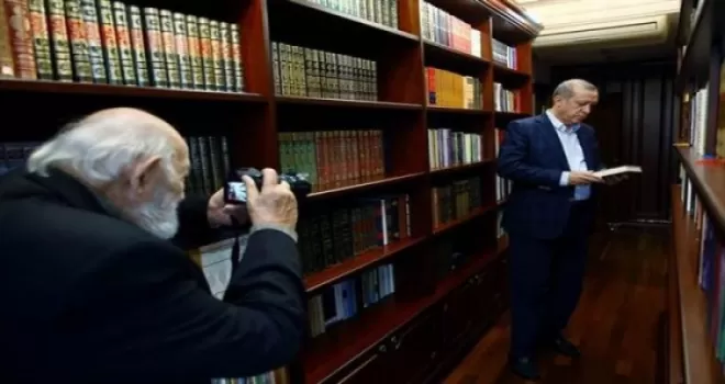 Cumhuriyet Gazetesi Ara Güler'i eleştirdi