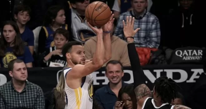 Curry'den bir rekor daha
